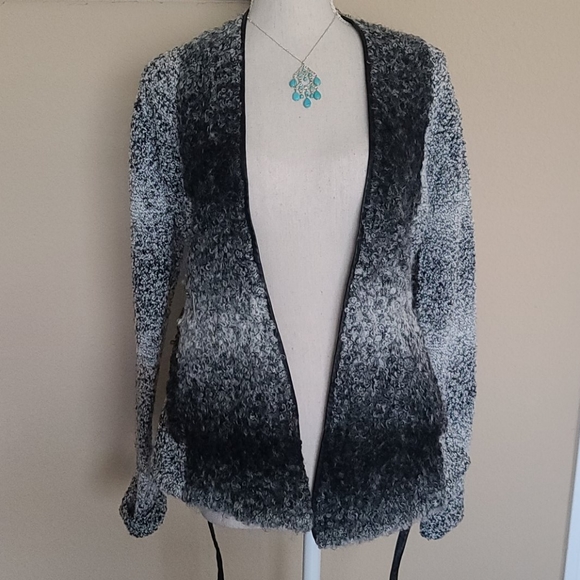 Anthropologie Angel of the North Boucle Wrap Sweater EUC - M - Picture 10 of 16